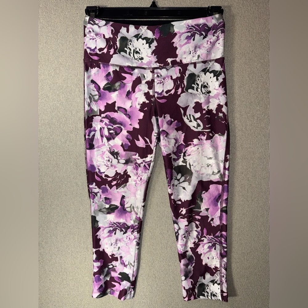 VOGO Athletica size small purple floral mid calf Leggings